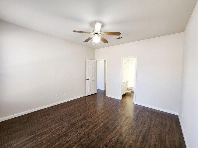 Building Photo - 1503 Cedar Park Dr