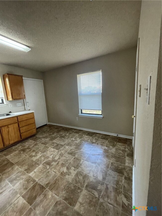 Building Photo - 104 Horseshoe Dr