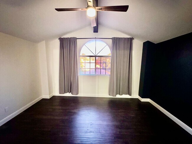 Building Photo - Updated North Fresno 3/2