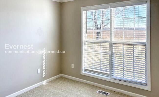 Building Photo - 450 Loveless Rd