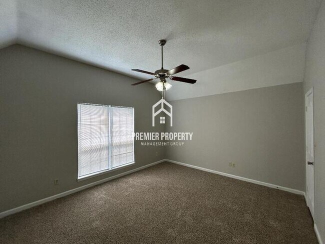 Building Photo - 6232 Ravenwood Lake Dr E