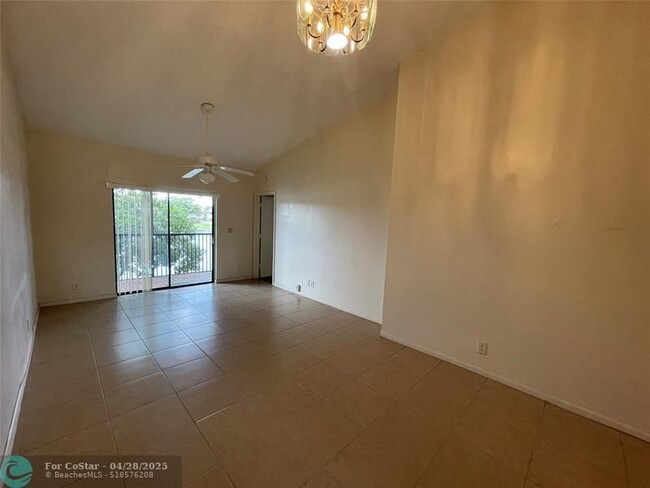 Building Photo - 9898 Nob Hill Ct