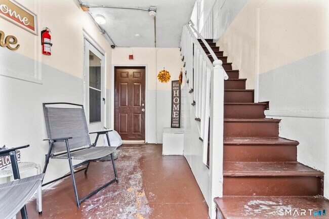 Building Photo - 313 High St