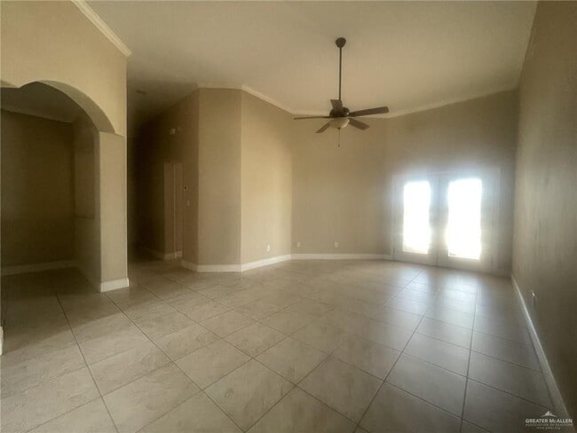 Building Photo - 1323 Buena Suerte