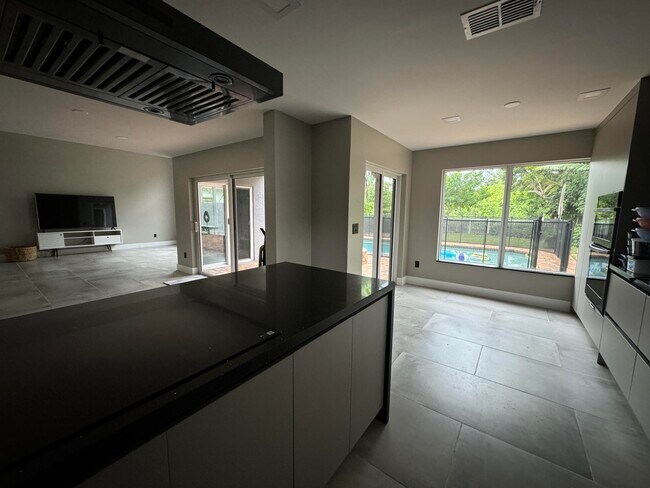 Building Photo - 10366 Buena Ventura Dr
