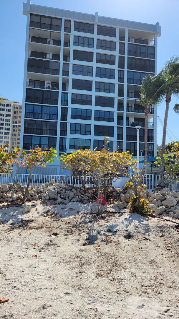 Building Photo - Annual turnkey furnished renovated 2/2 con...