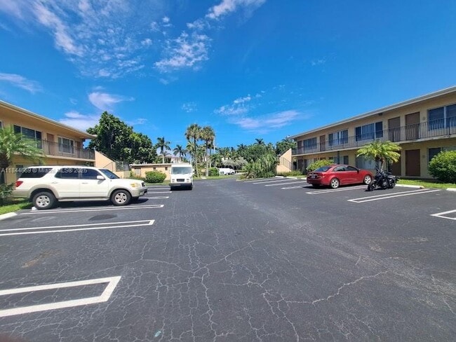 Building Photo - 2303 S Federal Hwy