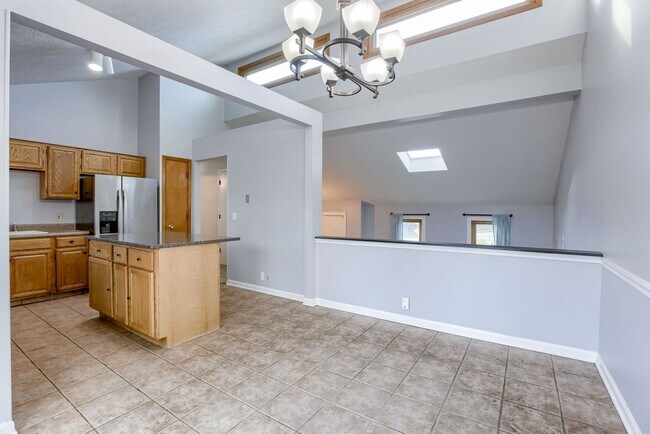 Building Photo - Light-Filled 4-Bedroom in Millard!!