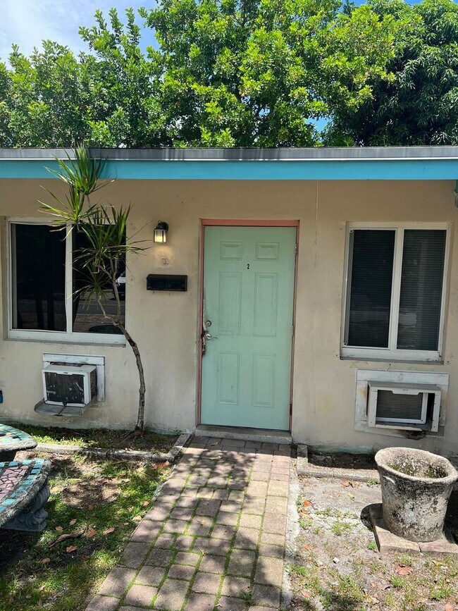 Building Photo - 1044 NE 11th Ave