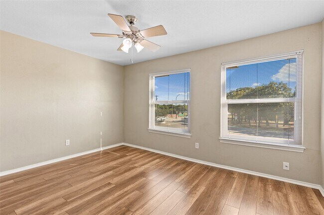 Building Photo - 6925 Calendar Rd