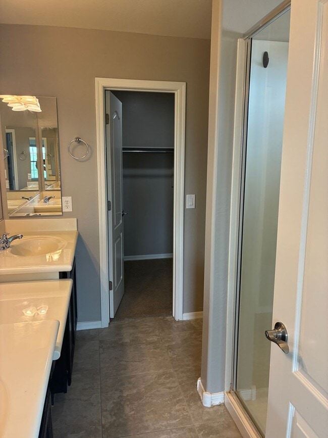 Building Photo - **BEAUTIFUL 3 BEDROOM/3 BATHROOM HOME LOCATED IN EASTMARK (ELLSWORTH & RAY)**