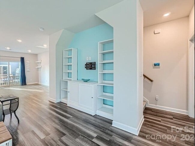 Building Photo - Beautiful 4BR 4BA Home w/ Garage Parking • Updated Appliances in Charlotte