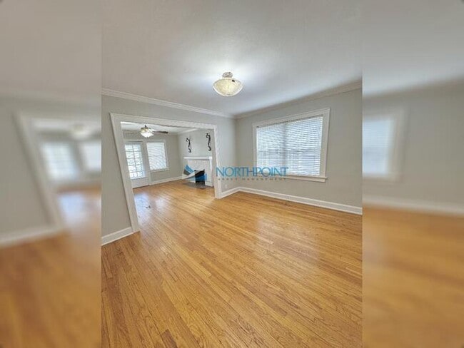 Building Photo - Amazing Top Floor 2bedroom w/Den Plaza Con...