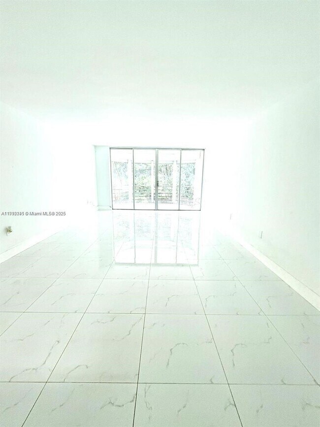 Building Photo - 1401 NE 191st St