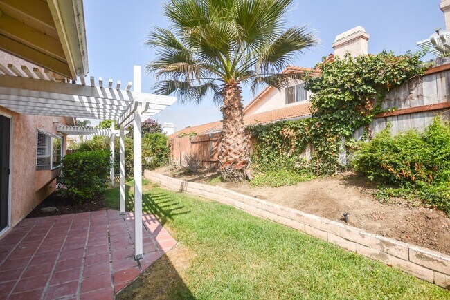 Building Photo - Beautiful 1 Story Home Walking Distance to...