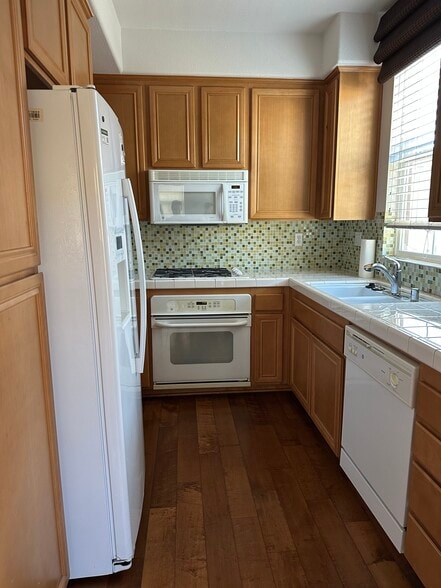 Kitchen - 5053 Plaza Promenade