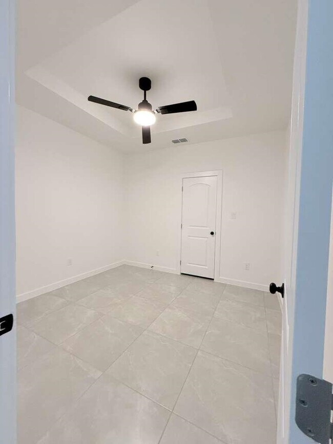 Building Photo - 3431 Lopez