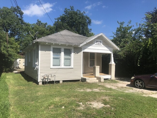Building Photo - Home For Rent