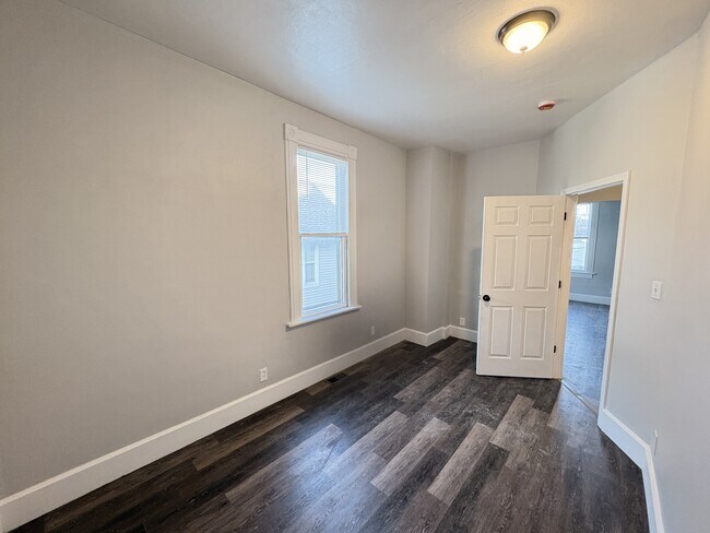 Building Photo - 109 S 13th St