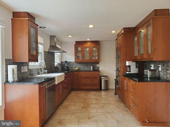 Building Photo - 15840 Buena Vista Dr