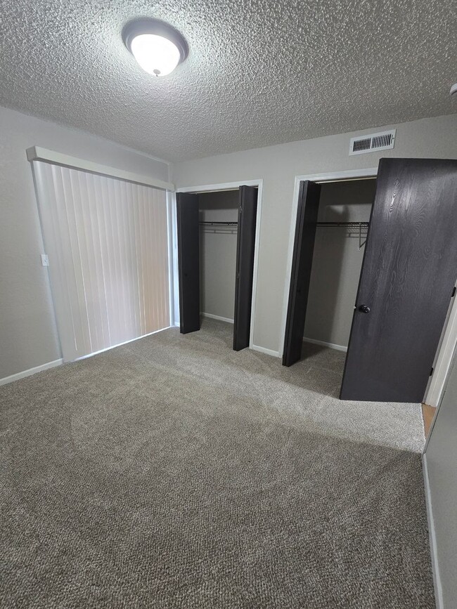 Building Photo - Updated 1 bedroom apartment in Osage Beach right behind Hyvee