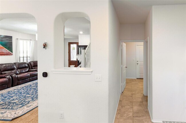 Building Photo - 606 Screech Owl Dr