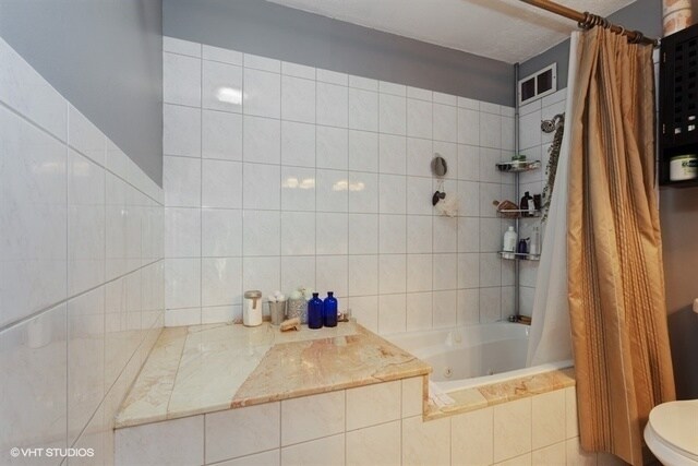 Building Photo - 2740 N Pine Grove Ave