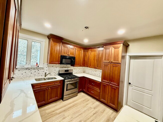 Building Photo - 5644 N Talman Ave