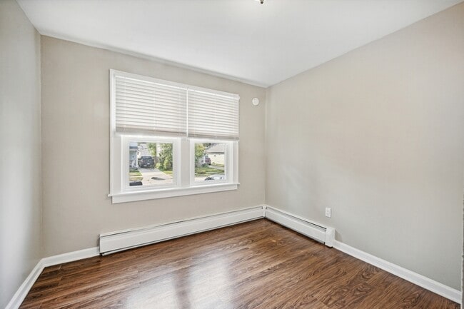 Building Photo - 1029 E Granet Ave