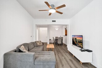 Building Photo - 533 NE 3rd Ave