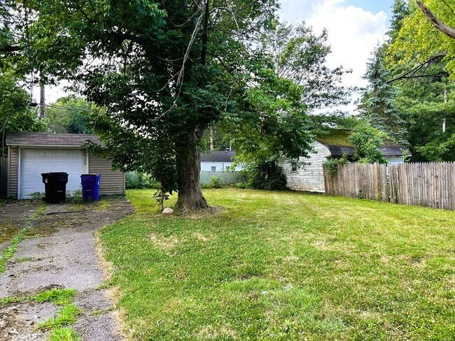 Building Photo - 2450 Greenvale Rd