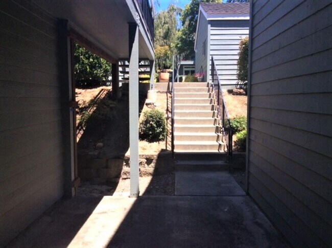Building Photo - Single-Level 1 Bedroom Home with Garage – ...
