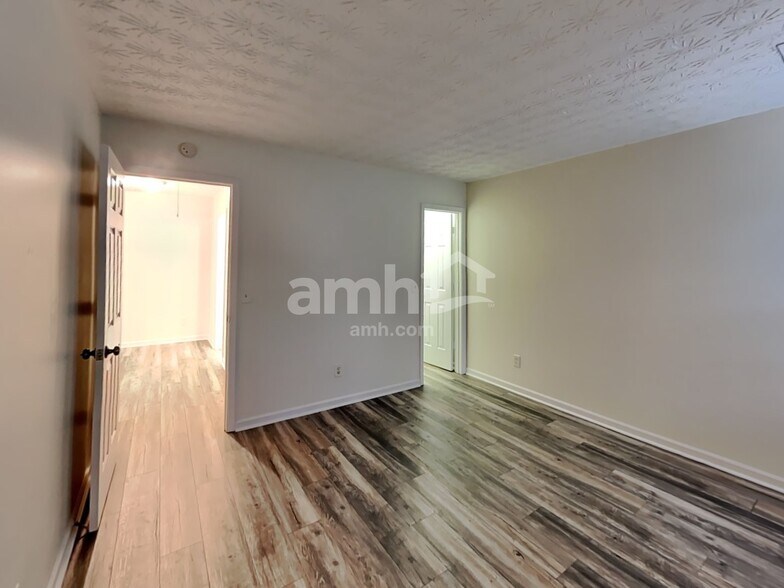 Building Photo - 159 Holly Mill Village Dr