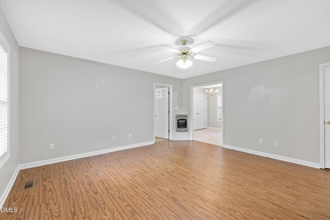 Building Photo - 1224 Grovewood Dr