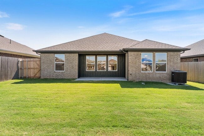 Building Photo - 417 Haven St