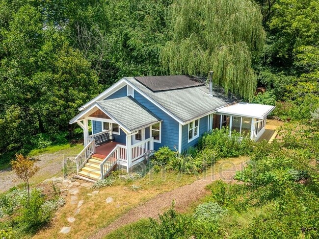 Building Photo - 83 5th Ave