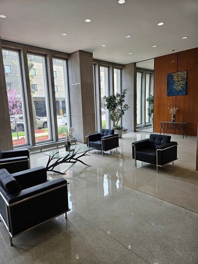 Building Photo - 4800 S Chicago Beach Dr