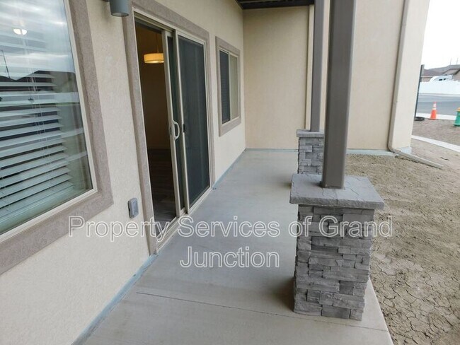 Building Photo - 658 Brookwillow Dr