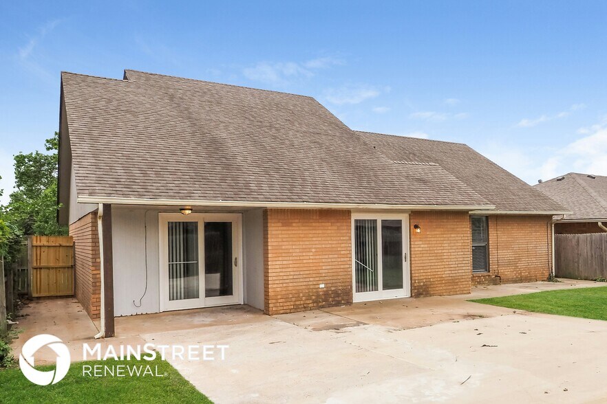 Building Photo - 3209 SW 100th St