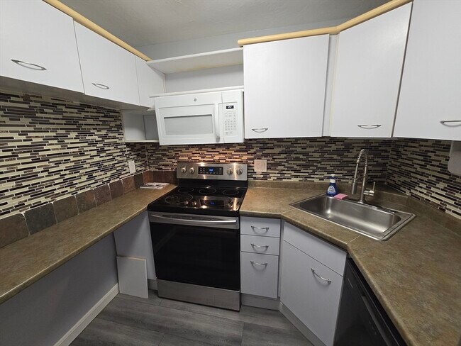 Building Photo - 230 Willard St