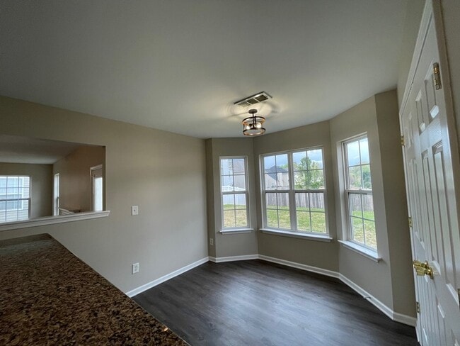 Building Photo - 3635 Pauline Ln