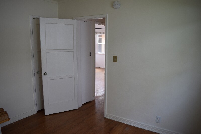 Building Photo - 1807-18011 Grace Ave