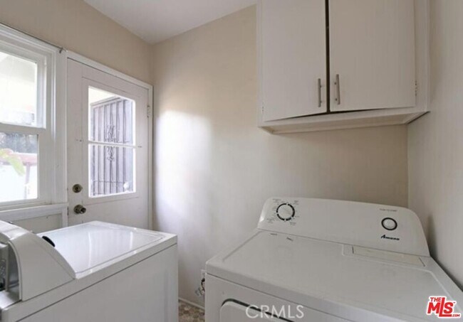 Building Photo - 11061 Ohio Ave Ave