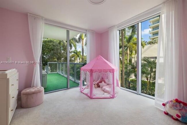 Building Photo - 7928 East Dr