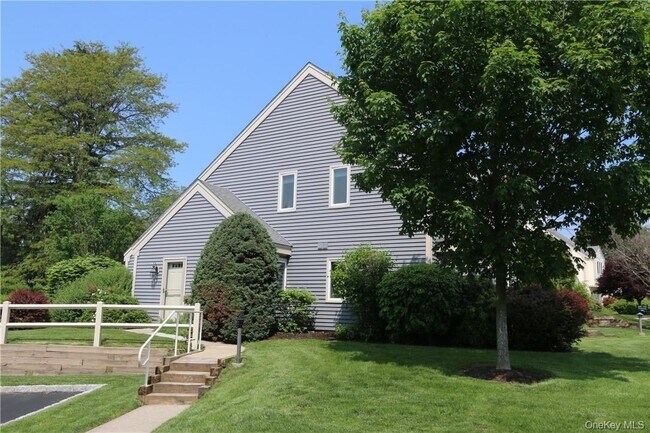 Building Photo - 218 Stoneway Ln