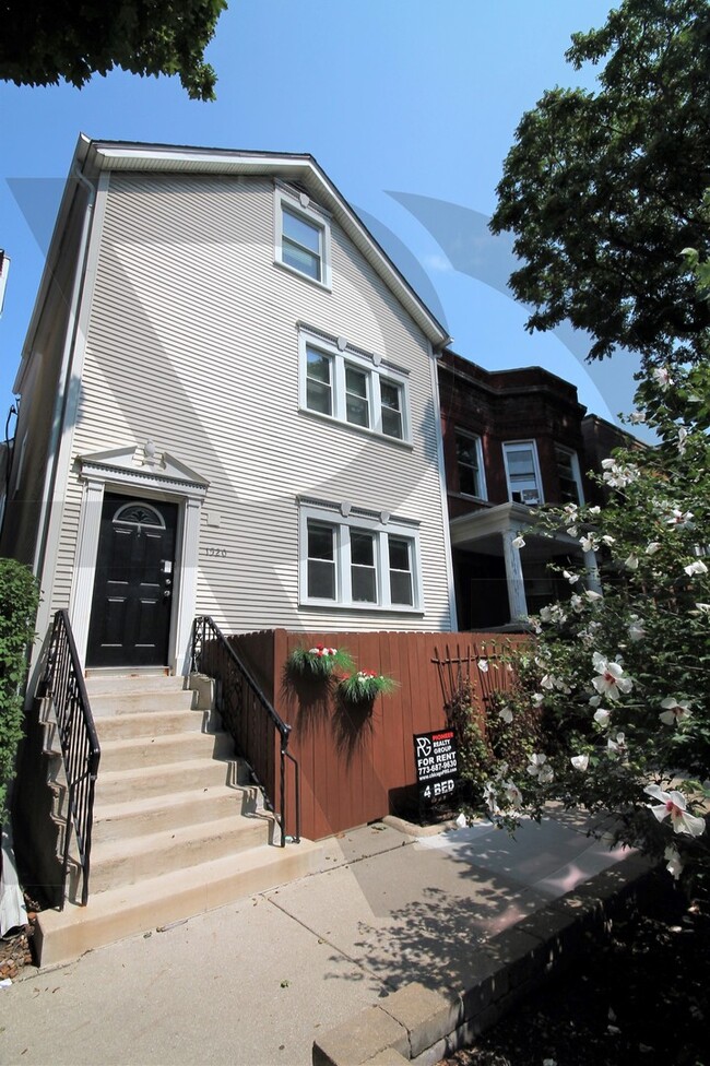 Primary Photo - 1520 W Melrose St