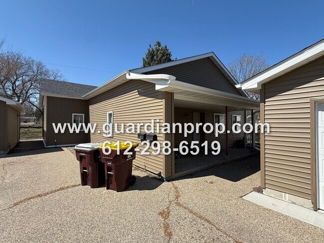 Building Photo - 7535 Cloman Way E