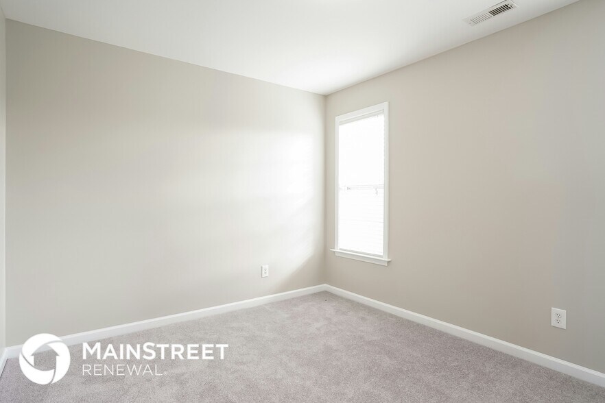 Building Photo - 203 Majestic Oak Dr