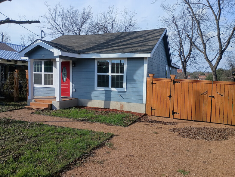 Building Photo - Room in House on Anderson Ave