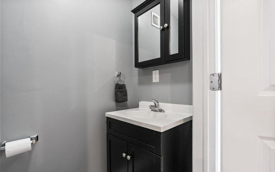 Building Photo - 1607 Manton St